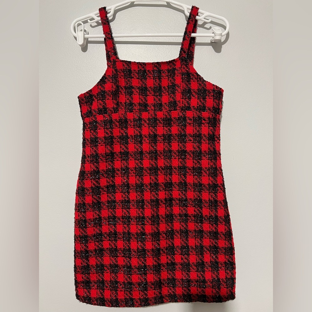 Red and Black Sleeveless Sheath Dress for a Night Out